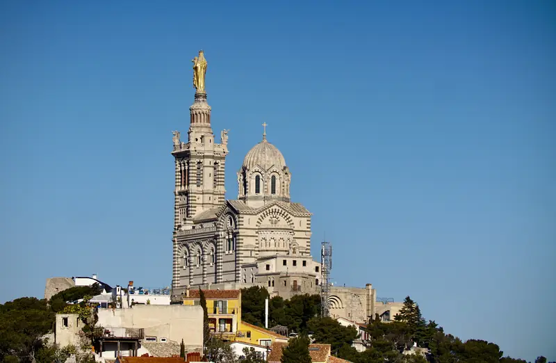 Notre-Dame de la Garde über den Dächern