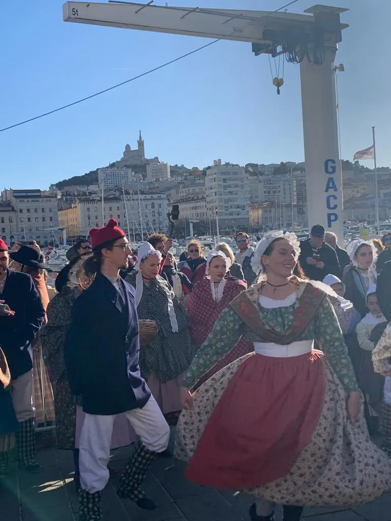 Folk dancers in Provençal costume on the Vieux-Port quay
